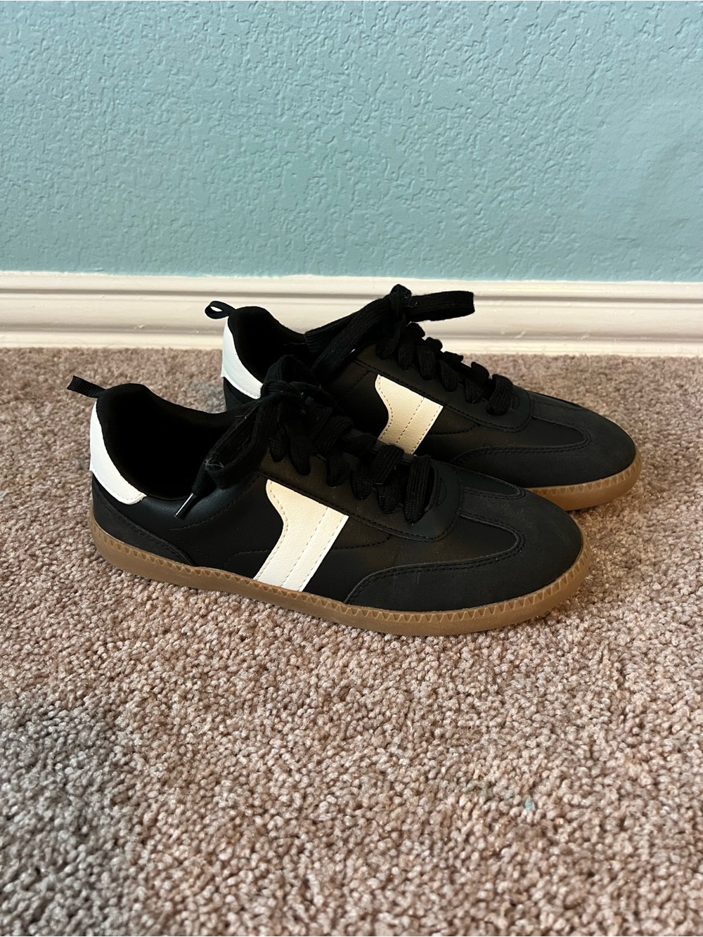 Black and white kids sneakers- Super cute!